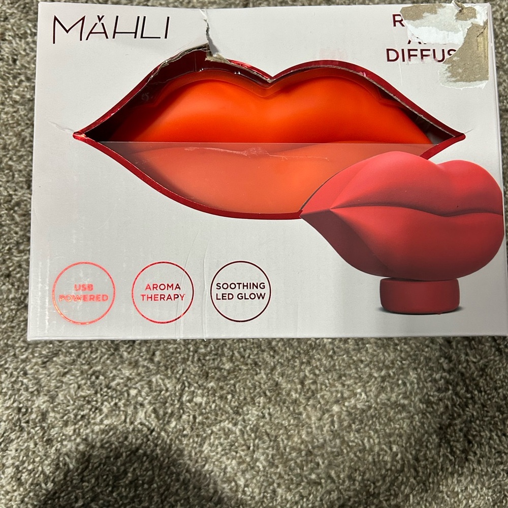 Mähli Lip-Shaped Red Aromatherapy Diffuser